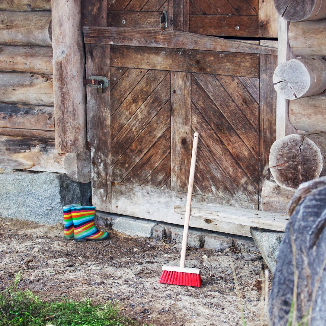 Straßenbesen aus Holz: 60 cm hoch