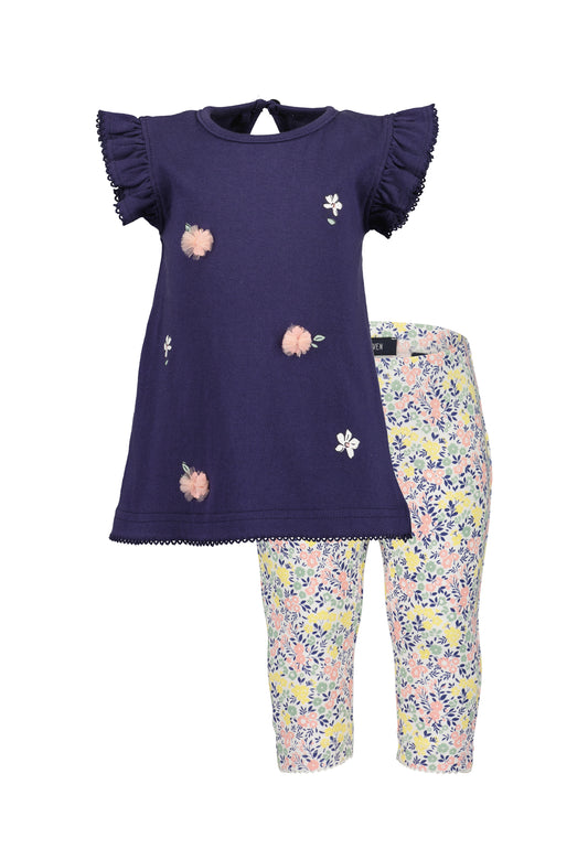 T-Shirt und Leggings