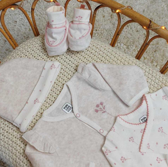 Trois Kilos Sept Set: Strampler,Body,Mütze,Schuhe,Handschuhe,Beutel: beige,rosa