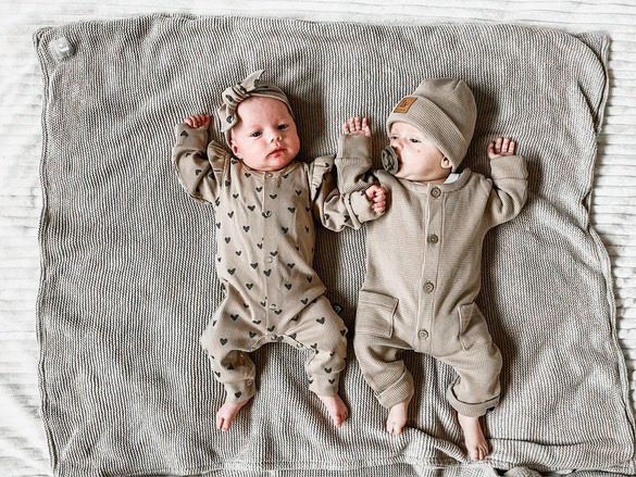 Strampler: beige,Herzen