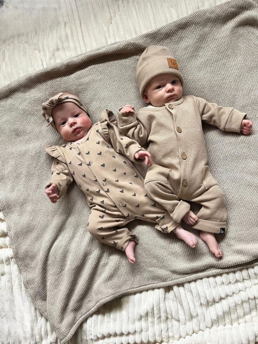 Strampler: beige,Herzen