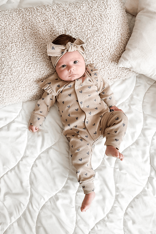 Strampler: beige,Herzen