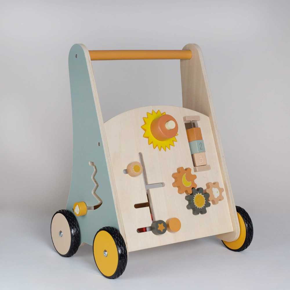 Trois Kilos Sept Lauflernwagen aus Holz
