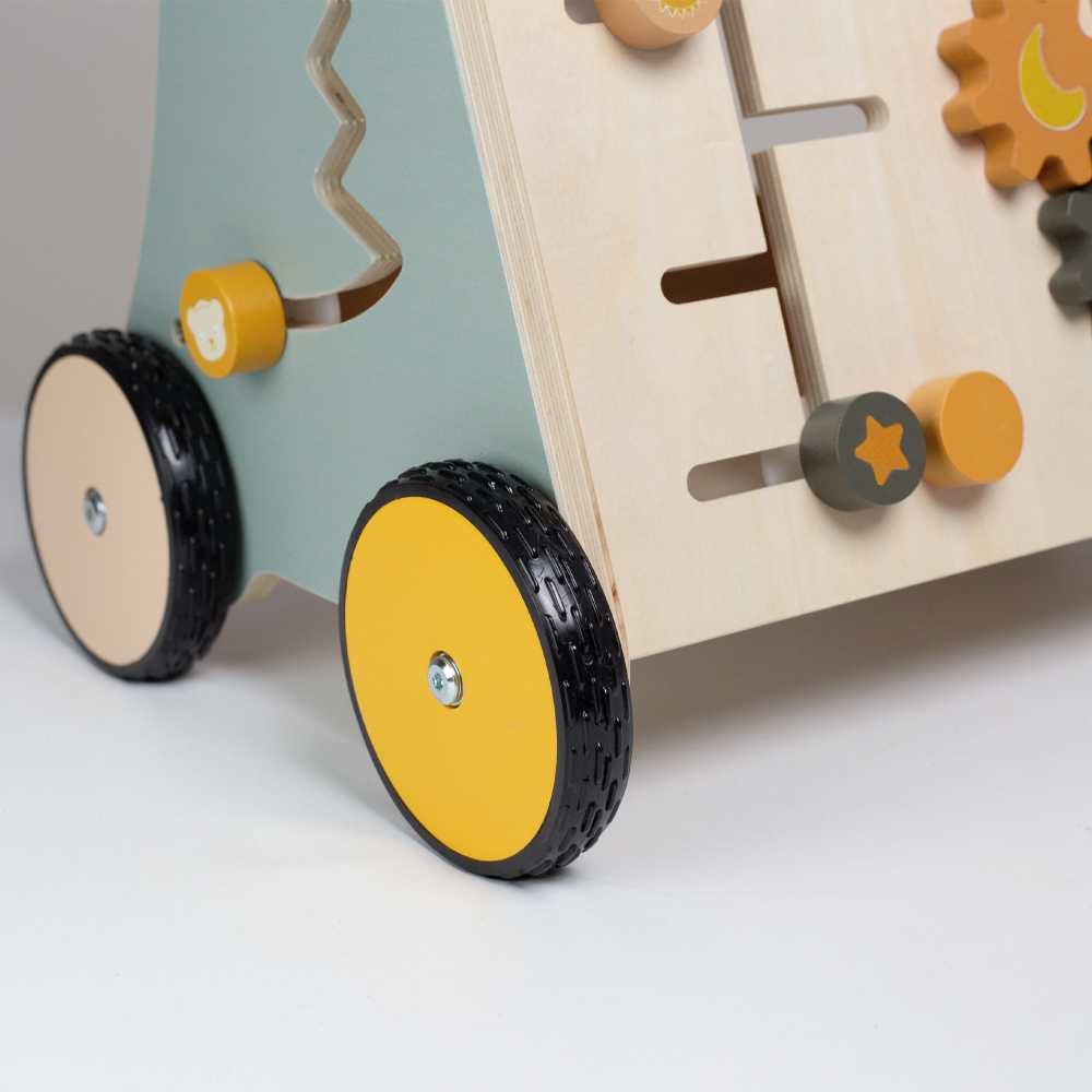 Trois Kilos Sept Lauflernwagen aus Holz